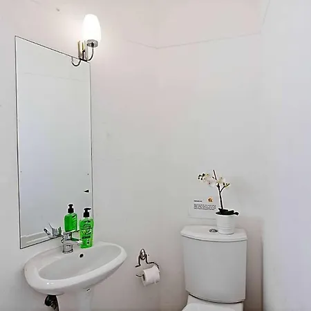 Sleeps 8 With Pool And Air Con Βίλα