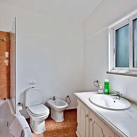 Sleeps 8 With Pool And Air Con Βιλαμούρα