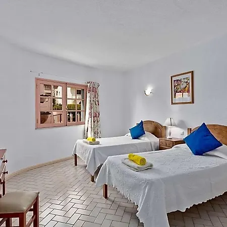 Sleeps 8 With Pool And Air Con *