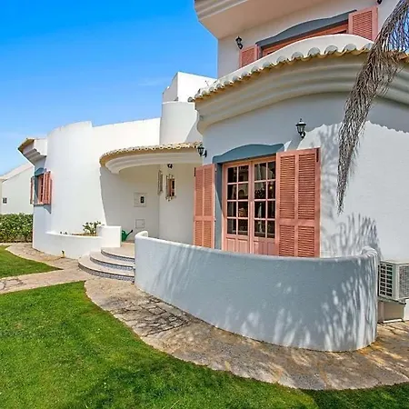 Βίλα Sleeps 8 With Pool And Air Con *