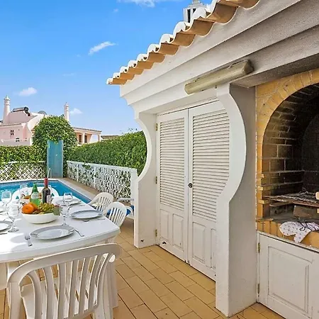Sleeps 8 With Pool And Air Con