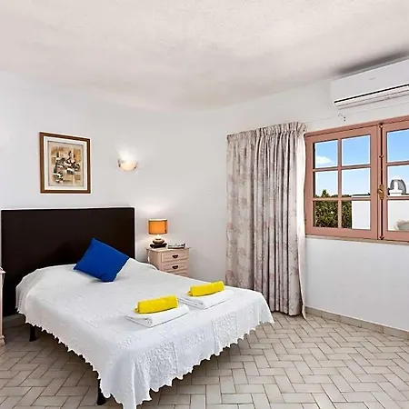 Sleeps 8 With Pool And Air Con Βιλαμούρα