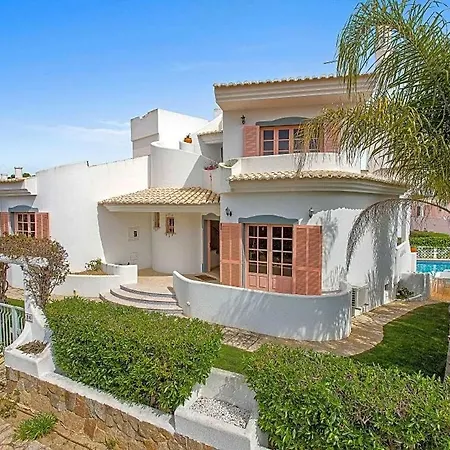 Sleeps 8 With Pool And Air Con Vilamoura