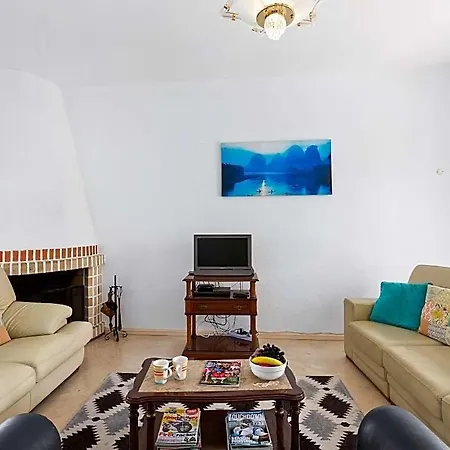 Sleeps 8 With Pool And Air Con Villa *
