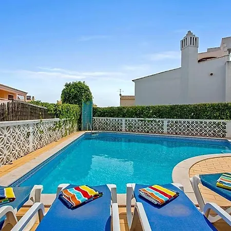 Villa Sleeps 8 With Pool And Air Con
